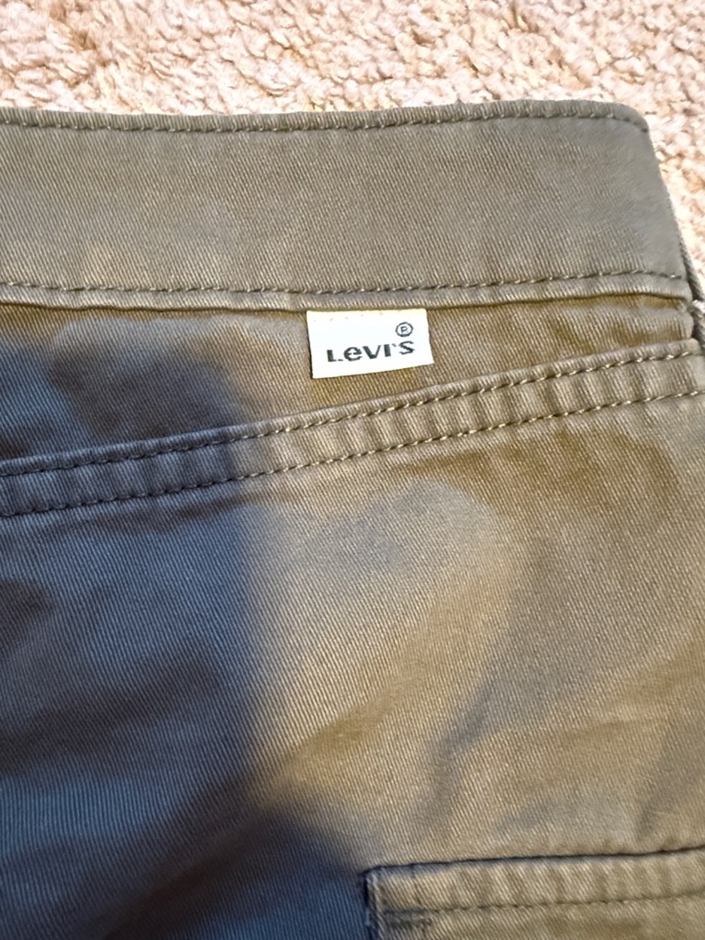 Levi’s Olive Green ‘94 Cargo mini skirt with pockets - Picture 4 of 5